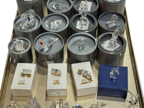 Tray lot of twenty six Swarovski pieces including boxed items and classics.