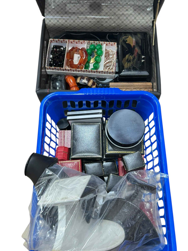 Jewellery box and contents and jewellery cases.