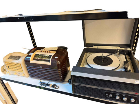 Vintage Bush Bakelite radio, vintage Marconi mains radio, Bush record...