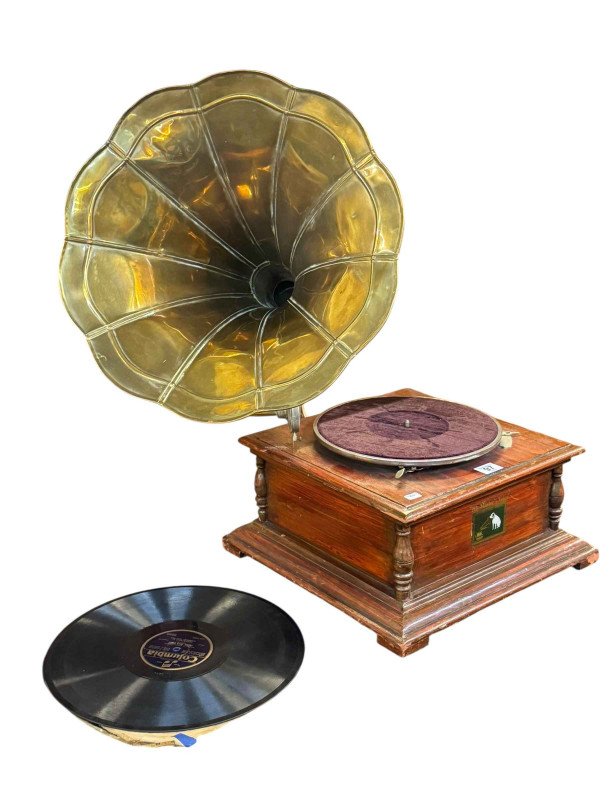 Table top wind up gramophone with brass horn.