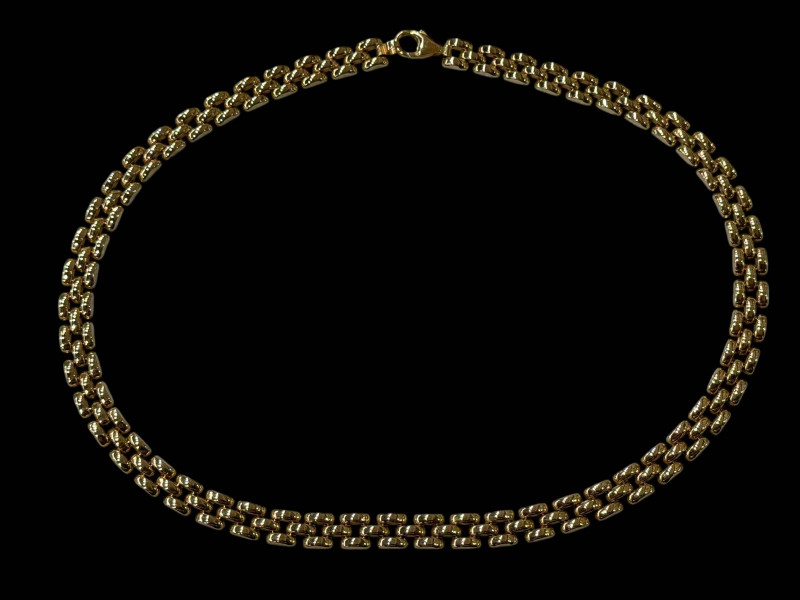 9 carat gold gate link necklace, 43cm length.