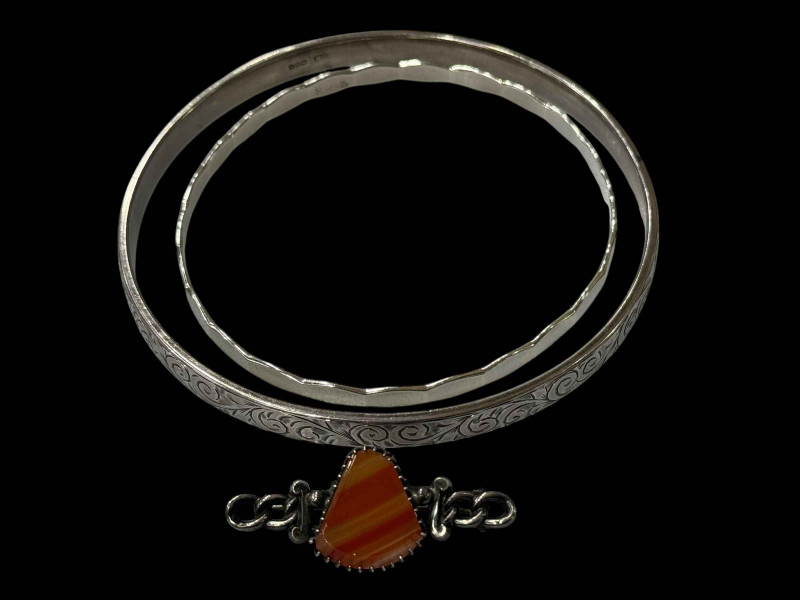 Charles Horner silver slave bangle, Chester 1924, another sterling C Horner bangle, and silver agate brooch, Birmingham 1902 (3).
