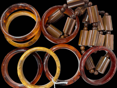 Collection of seven amber Bakelite bangles and chunky bead necklace (8).
