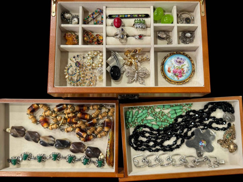 Jewellery box containing good collection of jewellery including ONOR silver...