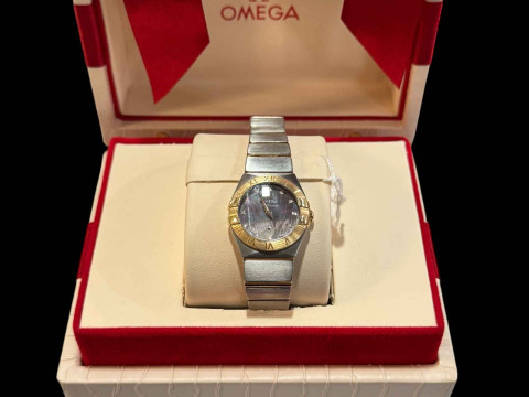 Good ladies Omega Constellation quartz watch in stainless steel and 18...
