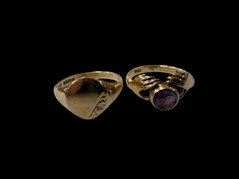 Two 9 carat gold rings.