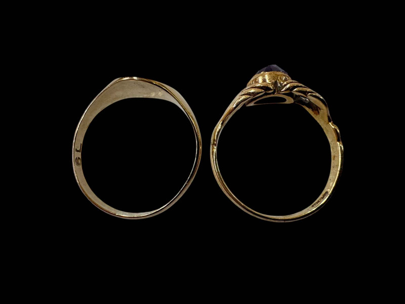 Two 9 carat gold rings.