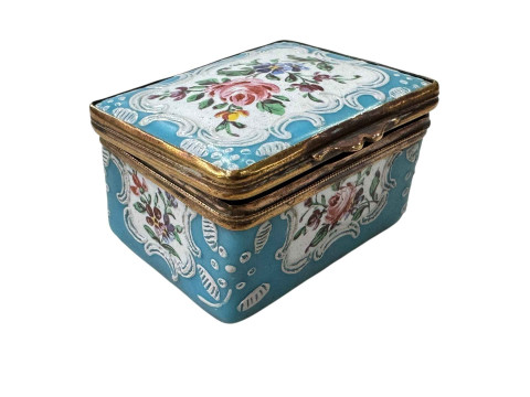 Early 19th Century enamelled trinket box with floral decoration. thumbnail