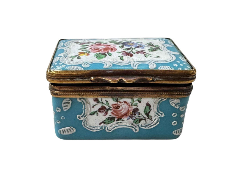 Early 19th Century enamelled trinket box with floral decoration.