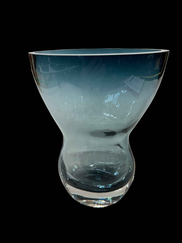 Tall Polish Art Glass vase, 23cm.