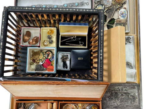 Tray of jewellery including pair of 9 carat three colour gold earrings...