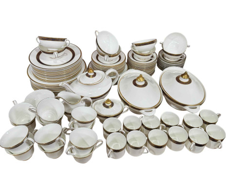 Large collection of over one hundred pieces of Royal Doulton 'Harlow'...