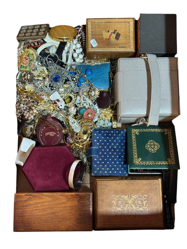 Box of costume jewellery, jewellery boxes.