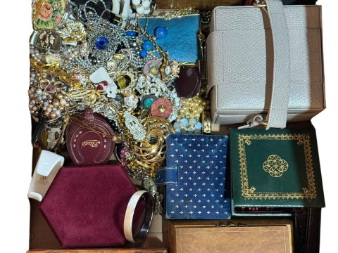 Box of costume jewellery, jewellery boxes.