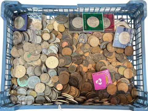 Collection of mostly British coinage.