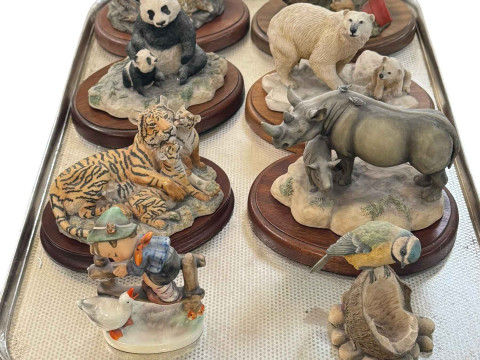 Six animal sculptures including Border Fine Arts, Border Fine Arts Blue...