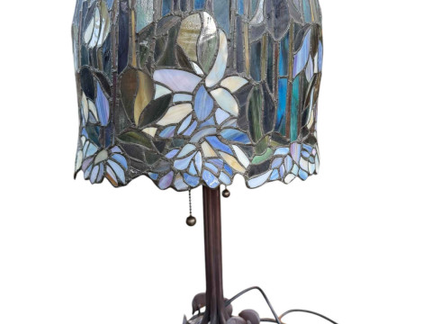 Large Tiffany style table lamp in art nouveau style, 69cm high.
