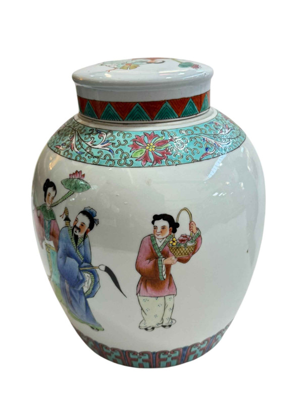 A Chinese ginger jar decorated with figures, 6 character mark to base and a Chinese dragon decorated plate.