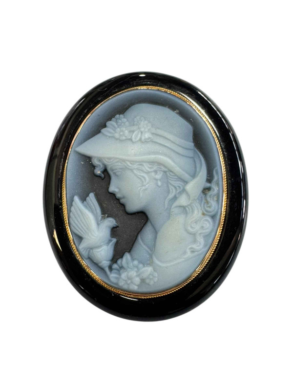 18 carat gold mounted cameo of girl with dove.