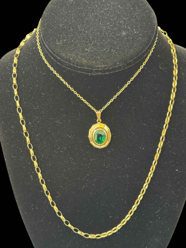 9 carat gold chain link necklace and 9 carat gold green stone pendant with chain (2).