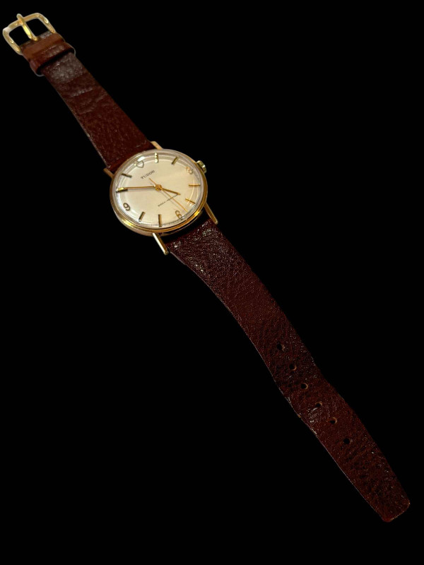 Tudor gent's 9 carat gold presentation watch.