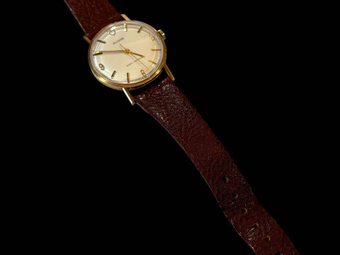 Tudor gent's 9 carat gold presentation watch.