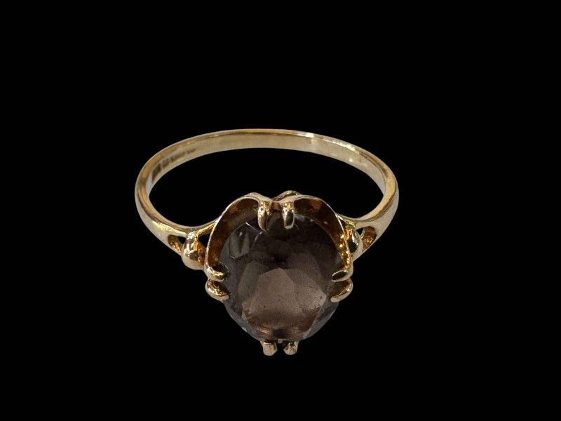 9 carat gold smoky quartz ring.