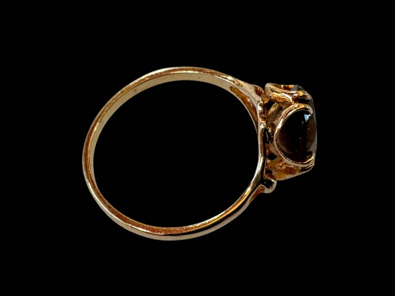 9 carat gold smoky quartz ring.