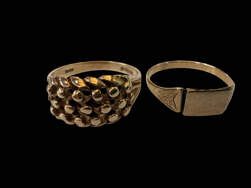 Two 9 carat gold gent's rings.