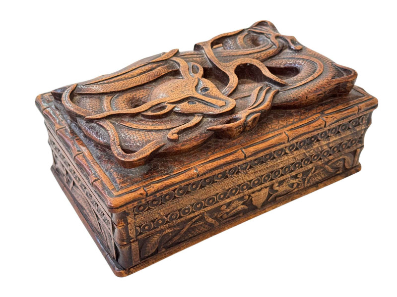 Chinese dragon carved box, 21cm across.
