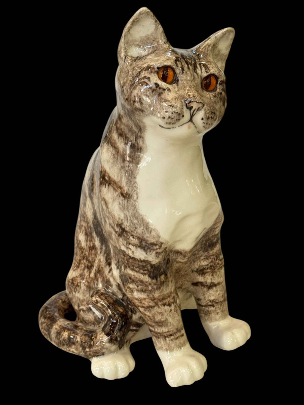 Winstanley pottery seated cat, size 8.