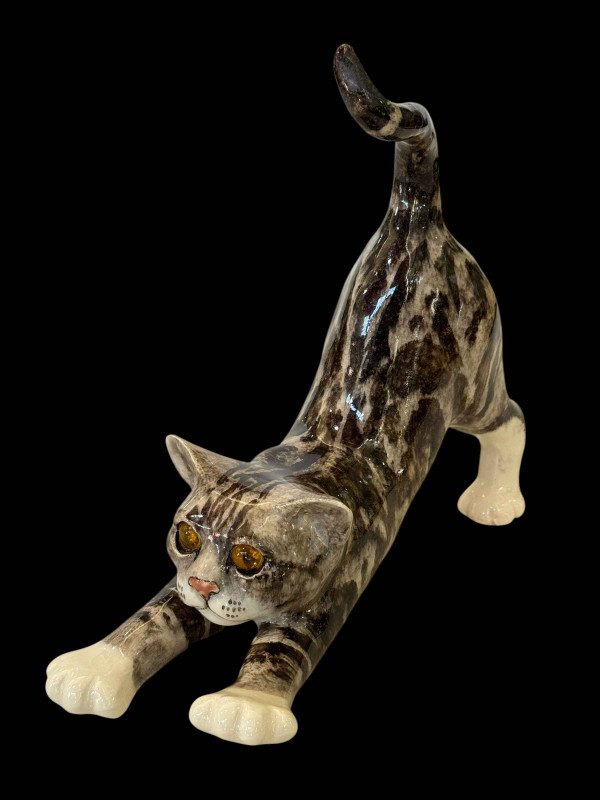 Winstanley pottery crouching cat, size 5.