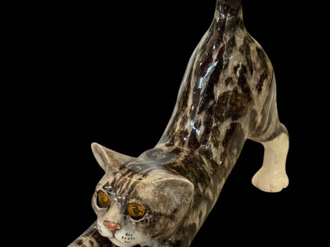 Winstanley pottery crouching cat, size 5.