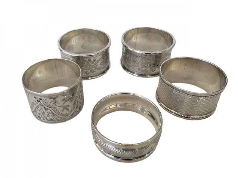 Pair late Victorian silver napkin rings with engraved decoration, Birmingham 1899 and three other silver napkin rings (5).