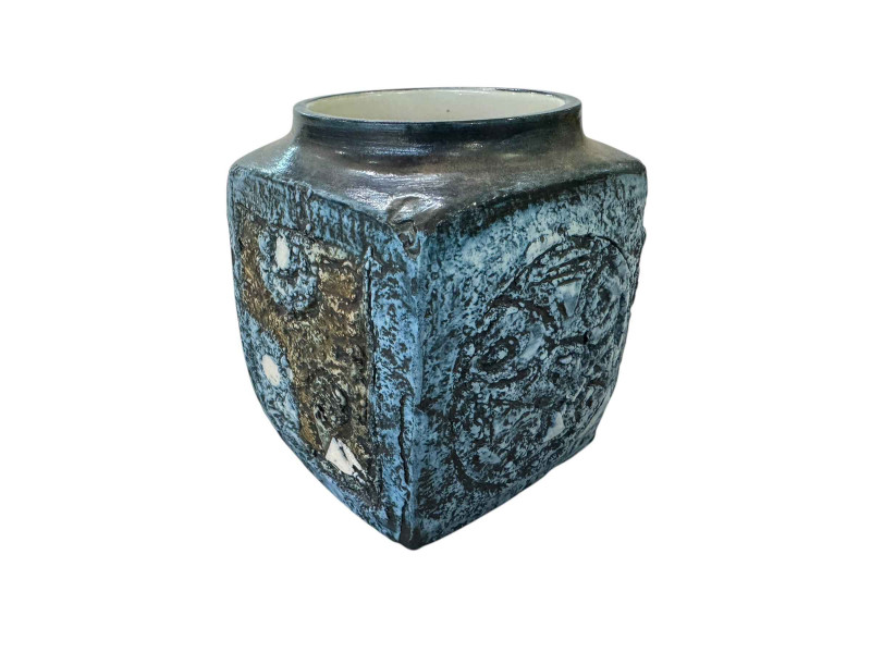 Troika cube vase signed TD for Tina Doubleday, 9cm.