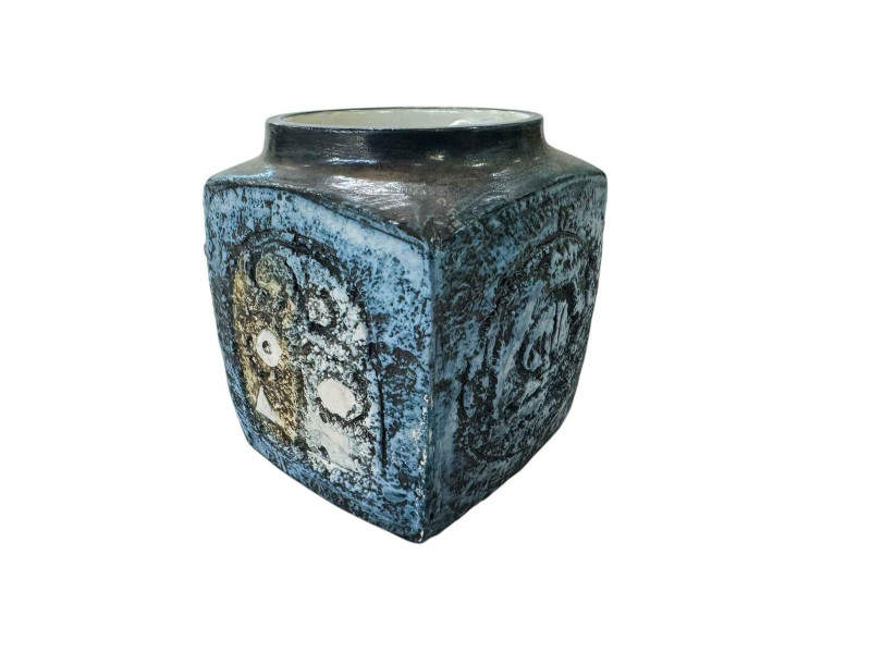 Troika cube vase signed TD for Tina Doubleday, 9cm.