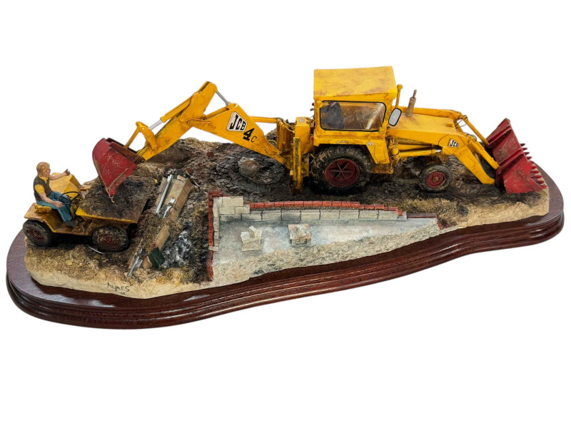 Border Fine Arts Building Britain, limited edition with certificate, 55cm wide, packing box.