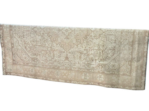 Hand knotted vintage Persian Tabriz carpet 2.90 by 2.00.