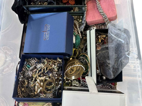 Box of jewellery.