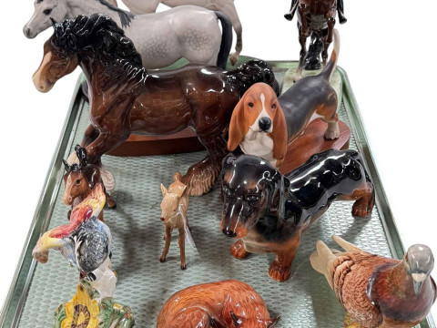 Royal Doulton horse on wooden plinth and a collection of Beswick animals,...