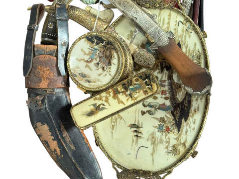Kukri knife, Gurka knives, Chinese snuff bottles, part table dresser set,...