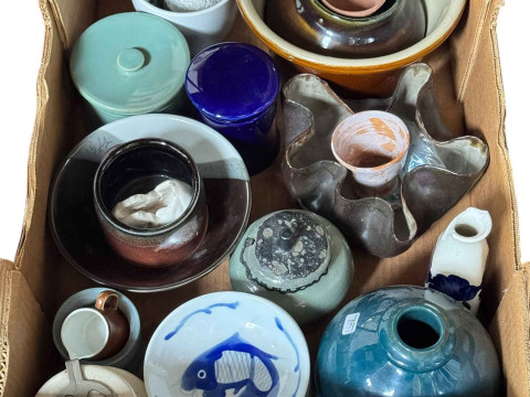 Box of ceramics including Chinese dishes, vase, bowls, etc.