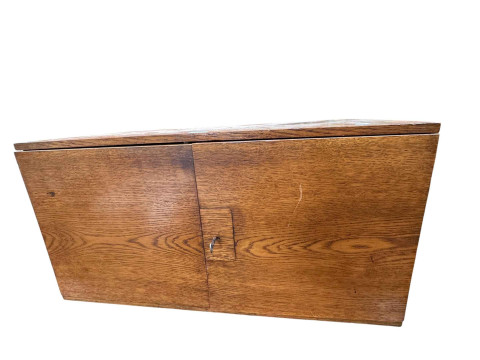 Boxed canteen of cutlery.