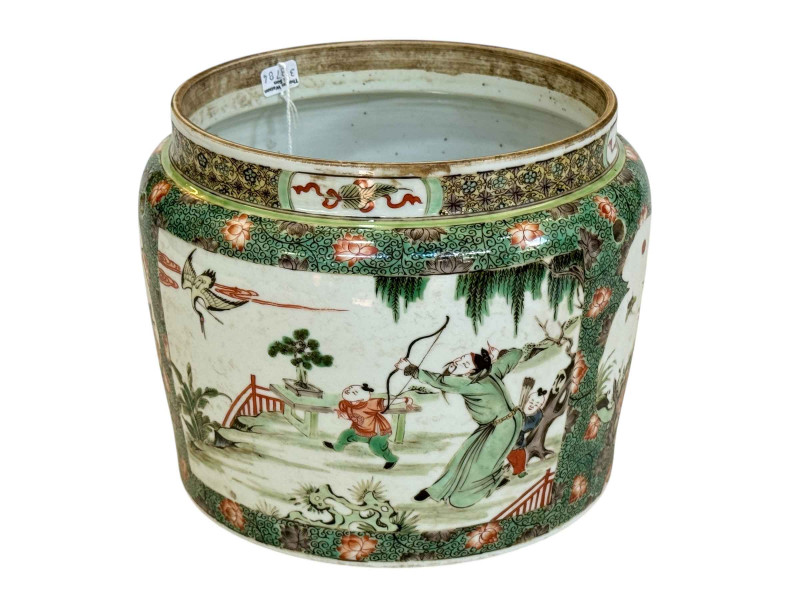 Chinese famille verte jardiniere with panels of figures and foliage, 17cm.
