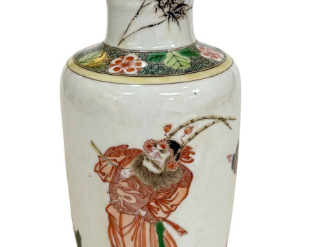 Chinese vase with iron red figure, double blue circle mark to base, 22cm. thumbnail