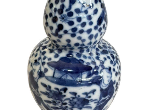 Antique Chinese blue and white damaged vase, 13cm. thumbnail