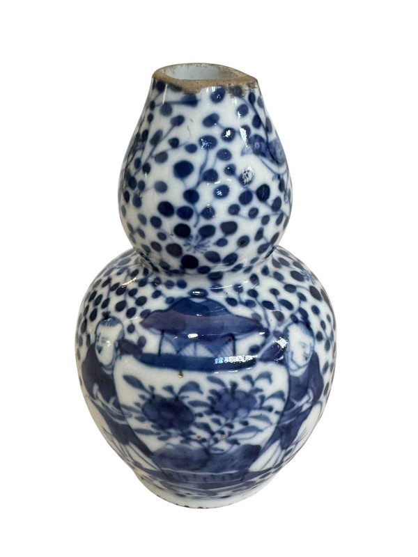 Antique Chinese blue and white damaged vase, 13cm.