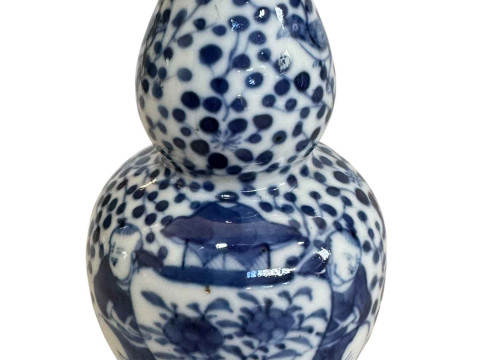 Antique Chinese blue and white damaged vase, 13cm.