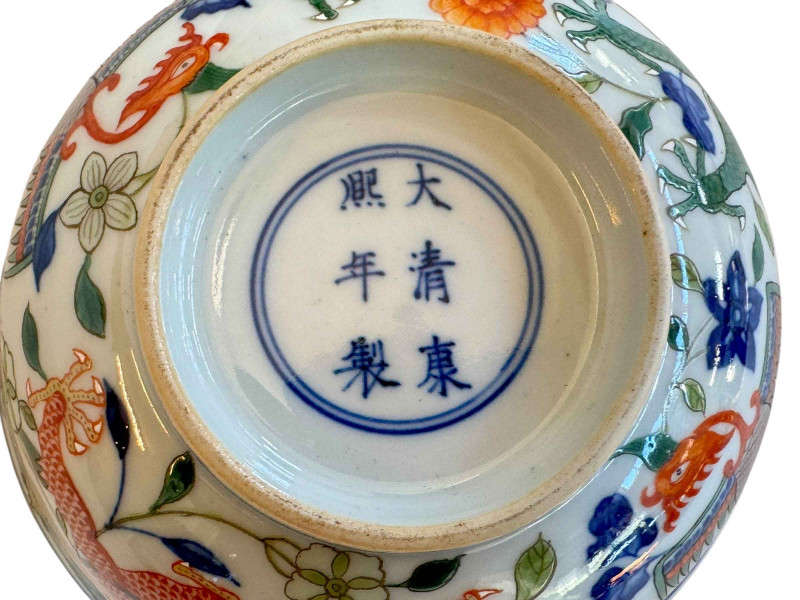 Chinese green and red five claw dragon bowl, six character mark, 15cm diameter.