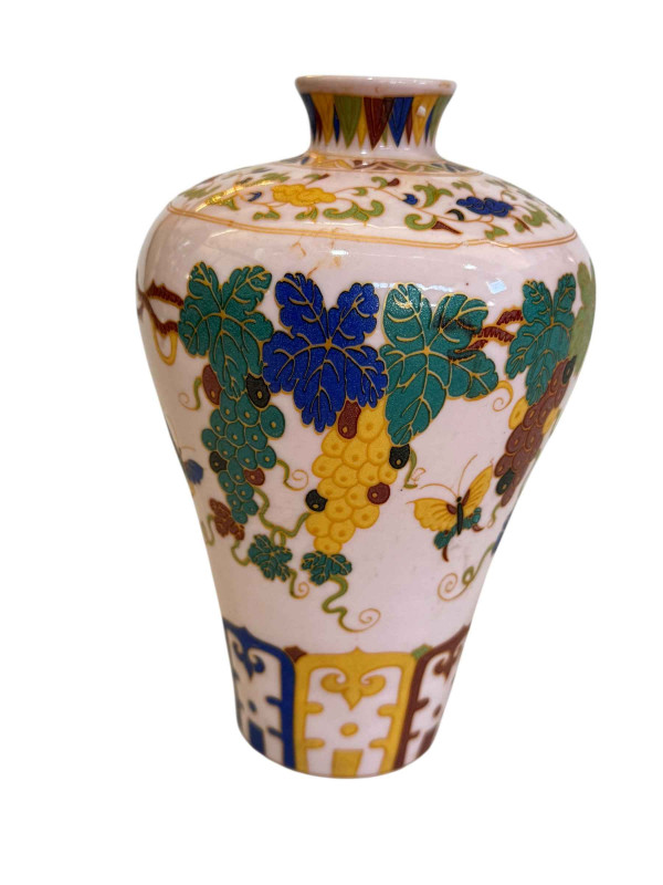 Chinese vine decorated vase with calligraphy to base, 16.5cm.
